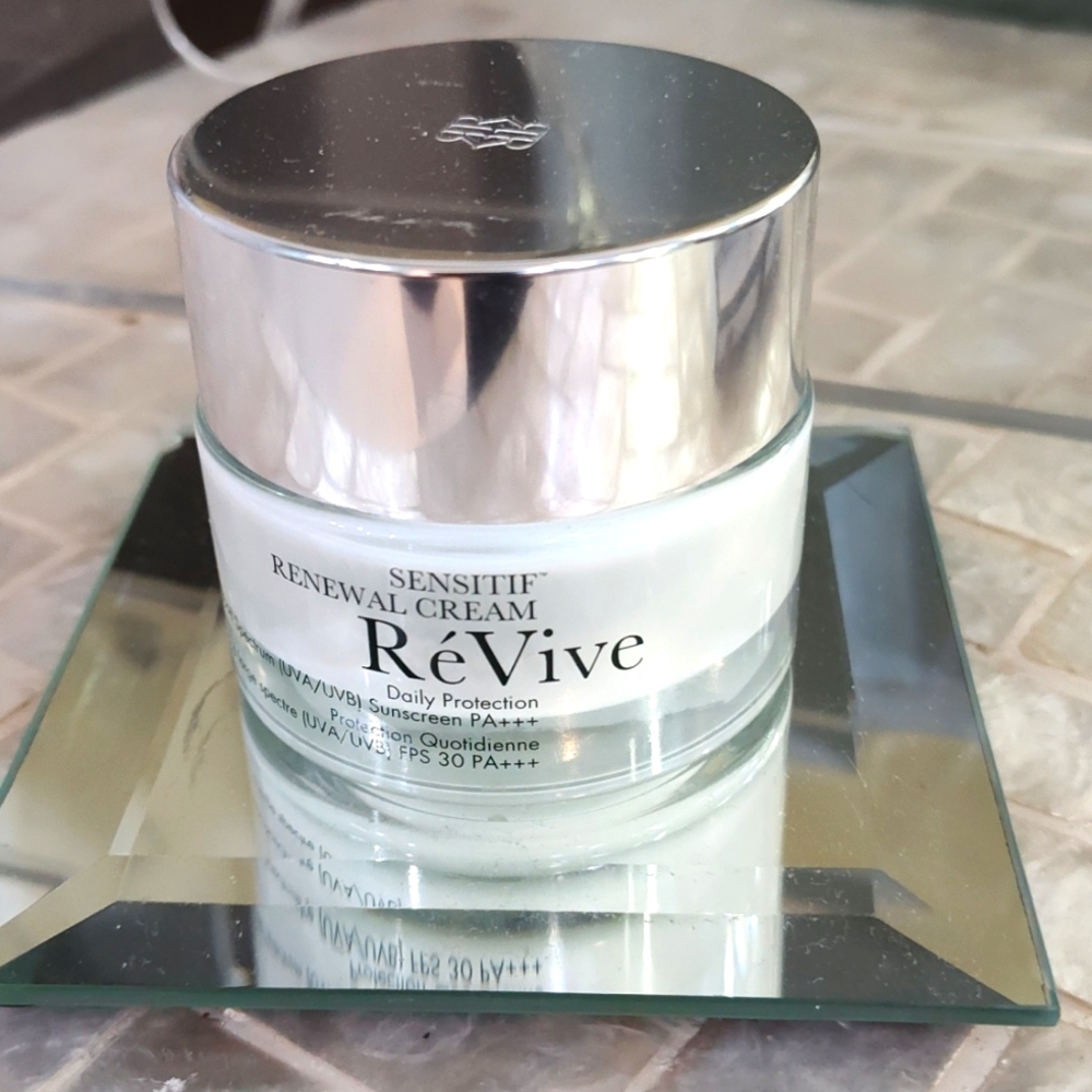 Revive Sensitive renewal creme spf30 moisturizer w/ sunscreen. 1.7oz